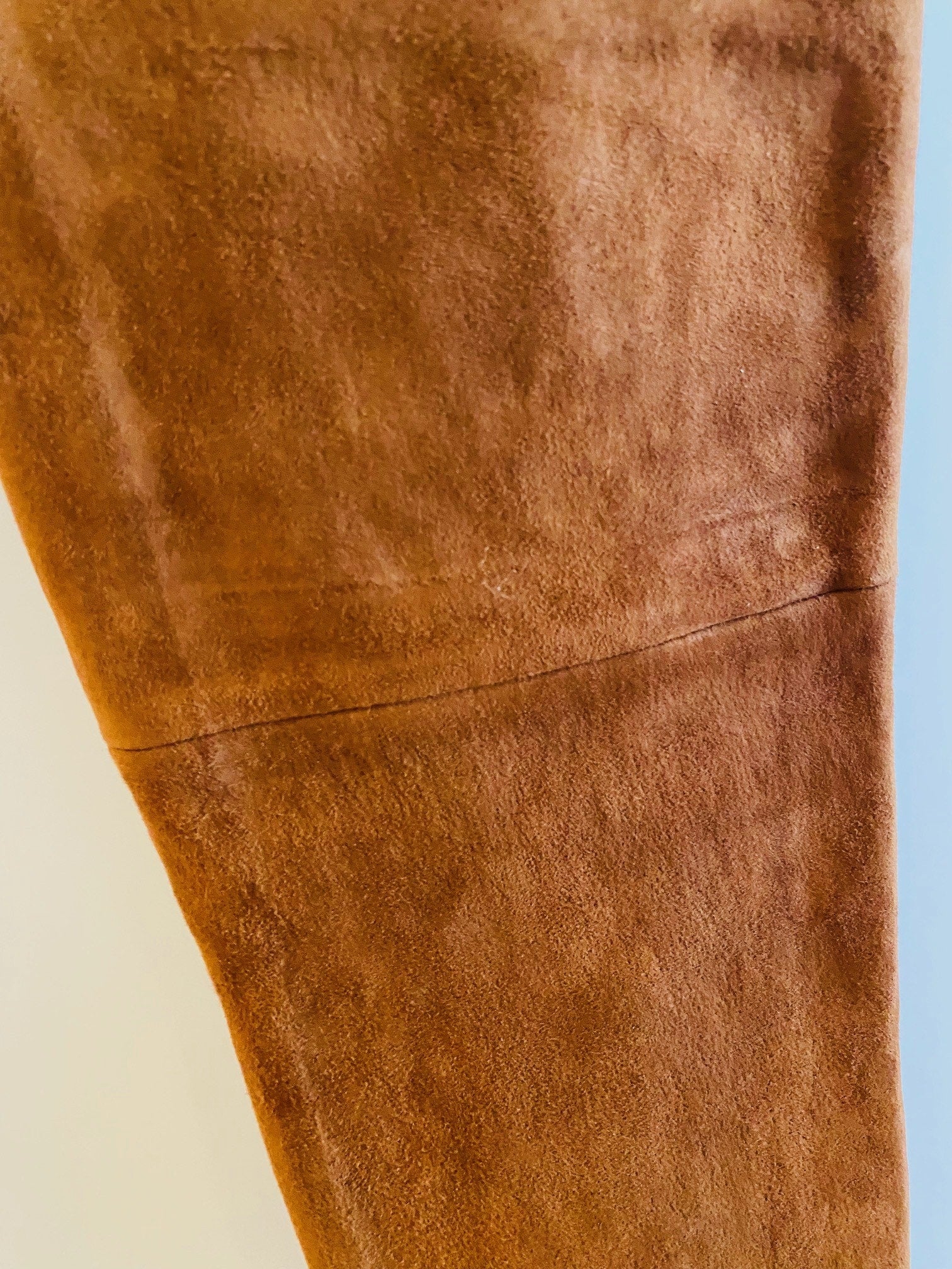 MRKSHI FLARE — Suede leather Pants in Tobacco, leather detail