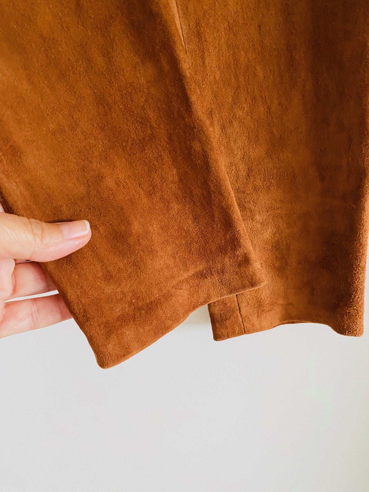 MRKSHI FLARE — Suede leather Pants in Tobacco, leather detail